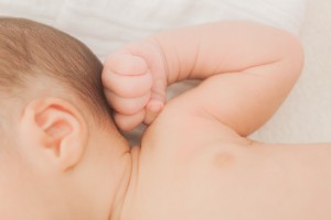 赤ちゃんの腕