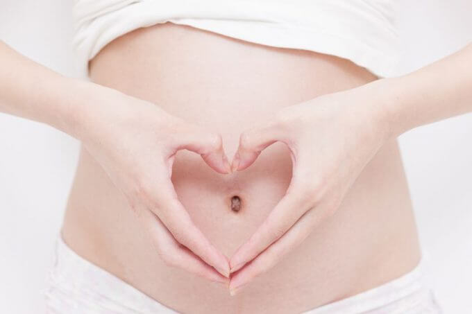 妊娠中は化粧品も赤ちゃんへの影響が！？【危険な成分をチェック】