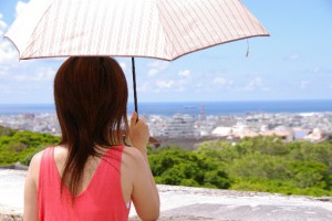 日傘の女性