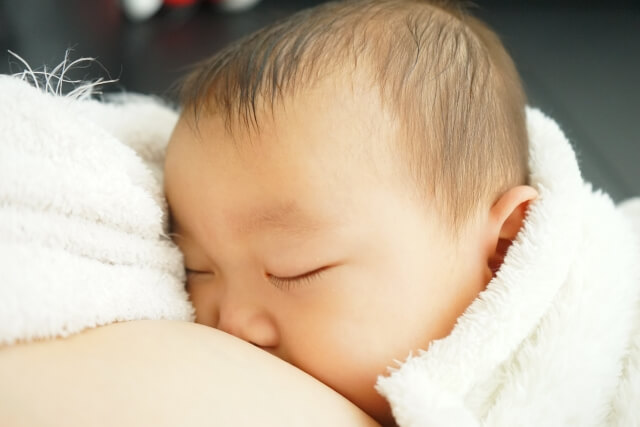 乳児湿疹の原因は母乳？赤ちゃんの湿疹は母乳と関係があった！